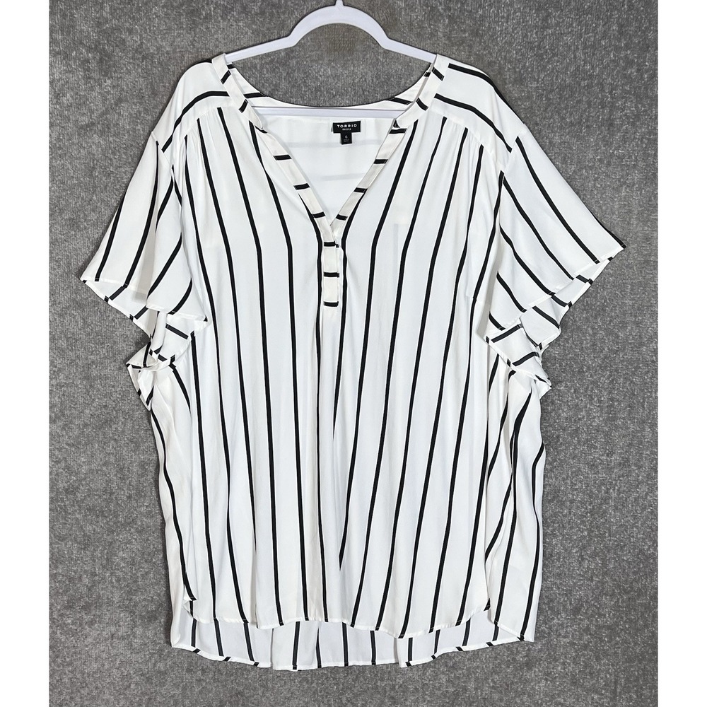 Torrid Harper Popover Top Womens Size 6X White Black Stripe V-Neck Short Sleeve